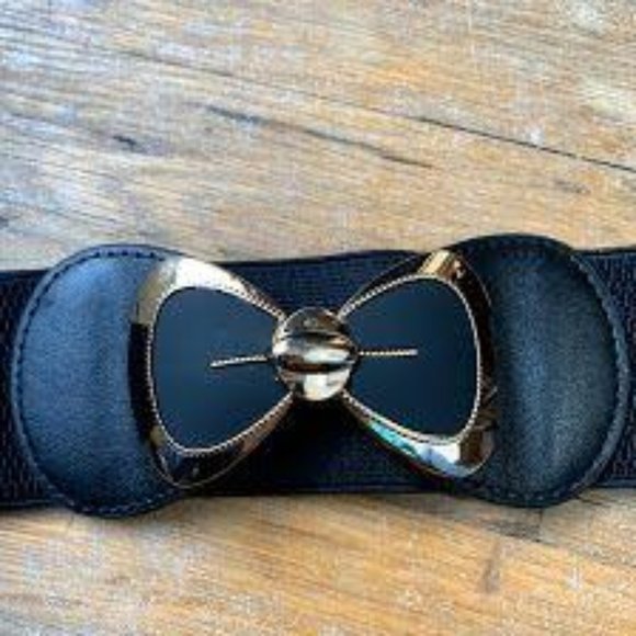 Belt bow metal closure elastic band NWT - Picture 3 of 5